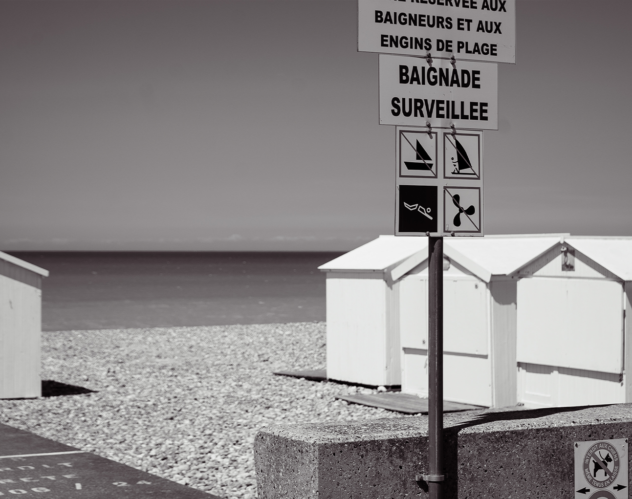 Mers-les-Bains - CABINES DE PLAGE EN BORD DE MER