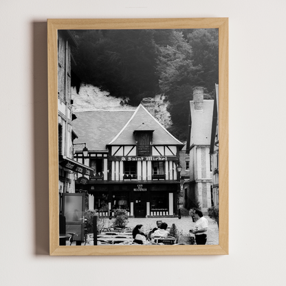 Maison à colombages du village de La Bouille - tirage N&B encadré chêne - Corentin GMT