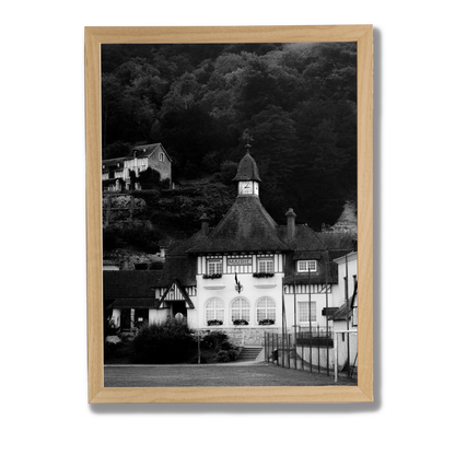 Mairie de La Bouille - tirage N&B encadré chêne sur fond gris - Corentin GMT