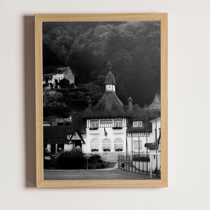 Mairie à colombages de La Bouille - tirage N&B encadré chêne - Corentin GMT