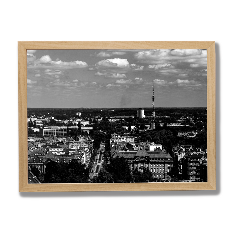 Vue aérienne de Strasbourg - tirage N&B encadré chêne sur fond gris - Corentin GMT
