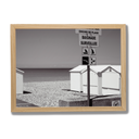 Cabines en bord de mer, Mers-les-Bains - tirage N&B encadré effet chêne sur fond gris - Corentin GMT