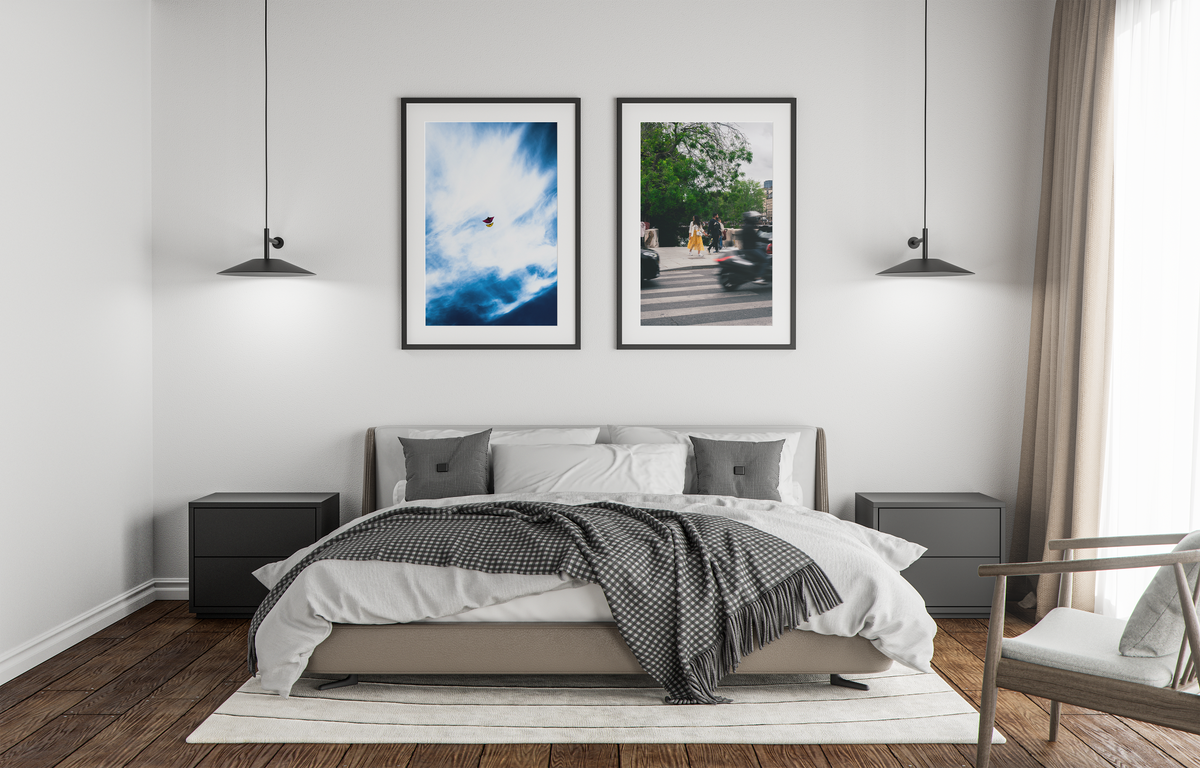 Une chambre bien décorée.