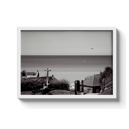 Calvaire face à la mer, Mers-les-Bains - tirage N&B encadré blanc - Corentin GMT