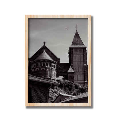 Église au-dessus des toits, Mers-les-Bains - tirage N&B encadré effet chêne - Corentin GMT