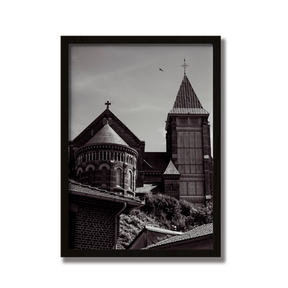 Église au-dessus des toits, Mers-les-Bains - tirage N&B encadré noir - Corentin GMT
