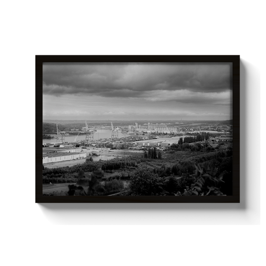 Port de Rouen et boucle de Seine - tirage N&B encadré noir sur fond blanc - Corentin GMT