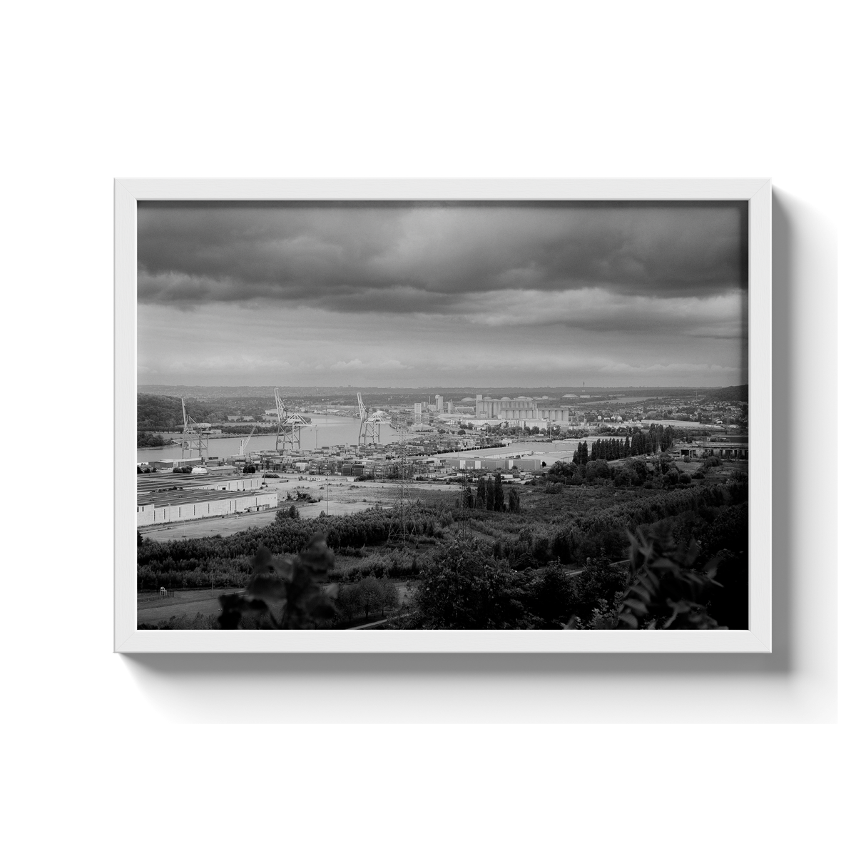 Port de Rouen et boucle de Seine - tirage N&B encadré blanc sur fond blanc - Corentin GMT
