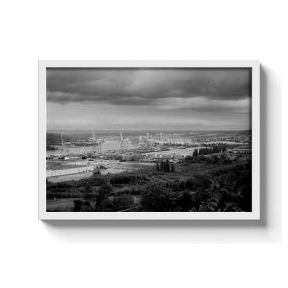 Port de Rouen et boucle de Seine - tirage N&B encadré blanc sur fond blanc - Corentin GMT