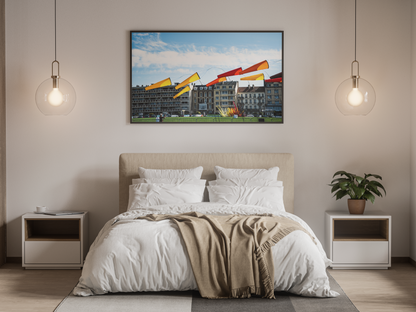 Manches à air, Dieppe - tirage couleur encadré au-dessus d'un lit - Corentin GMT