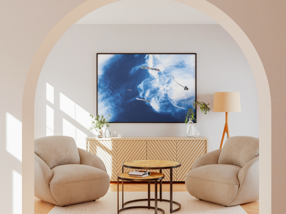 Cerf-volant et nuages, Dieppe - tirage couleur encadré dans un salon sous arche - Corentin GMT