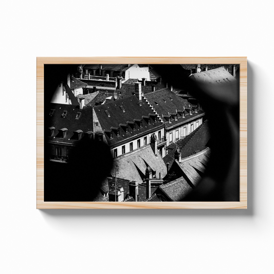 Vieux toits de Strasbourg - tirage N&B cadre chêne sur fond gris - Corentin GMT