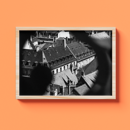 Vieux toits de Strasbourg - tirage N&B cadre chêne sur fond orange - Corentin GMT