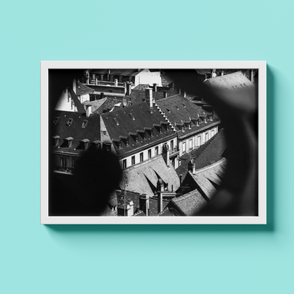 Vieux toits de Strasbourg - tirage N&B cadre blanc sur fond turquoise - Corentin GMT