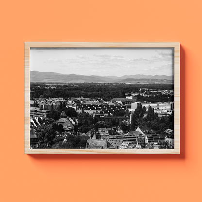 Strasbourg et les Vosges - tirage N&B cadre chêne sur fond orange - Corentin GMT