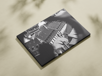 Vieux toits de Strasbourg - tirage N&B sans cadre sur mur beige - Corentin GMT