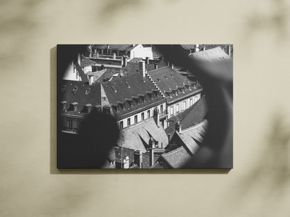 Vieux toits de Strasbourg - tirage N&B encadré au-dessus d'un canapé - Corentin GMT