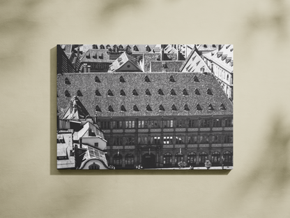 Neue Bau, Strasbourg - tirage N&B sans cadre sur mur beige - Corentin GMT