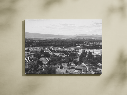 Strasbourg et les Vosges - tirage N&B sans cadre sur mur beige - Corentin GMT
