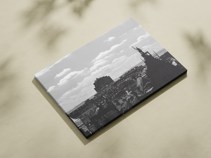 Toits de Strasbourg et statue - tirage N&B sans cadre vu de trois quarts - Corentin GMT