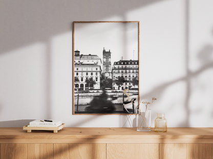 Tour Saint-Jacques, Paris - tirage N&B sur un meuble bas cannelé - Corentin GMT