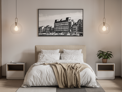 Façade Belle Époque, Dieppe - tirage noir et blanc encadré au-dessus d'un lit - Corentin GMT