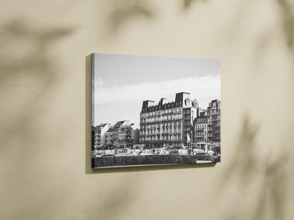 Façade Belle Époque, Dieppe - tirage noir et blanc sans cadre vu de profil - Corentin GMT