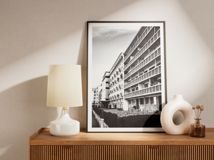 Balcons du front de mer, Dieppe - tirage sans cadre posé au sol de trois quarts - Corentin GMT