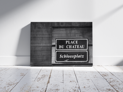 Panneau Place du Château, Strasbourg - tirage N&B sans cadre posé au sol - Corentin GMT