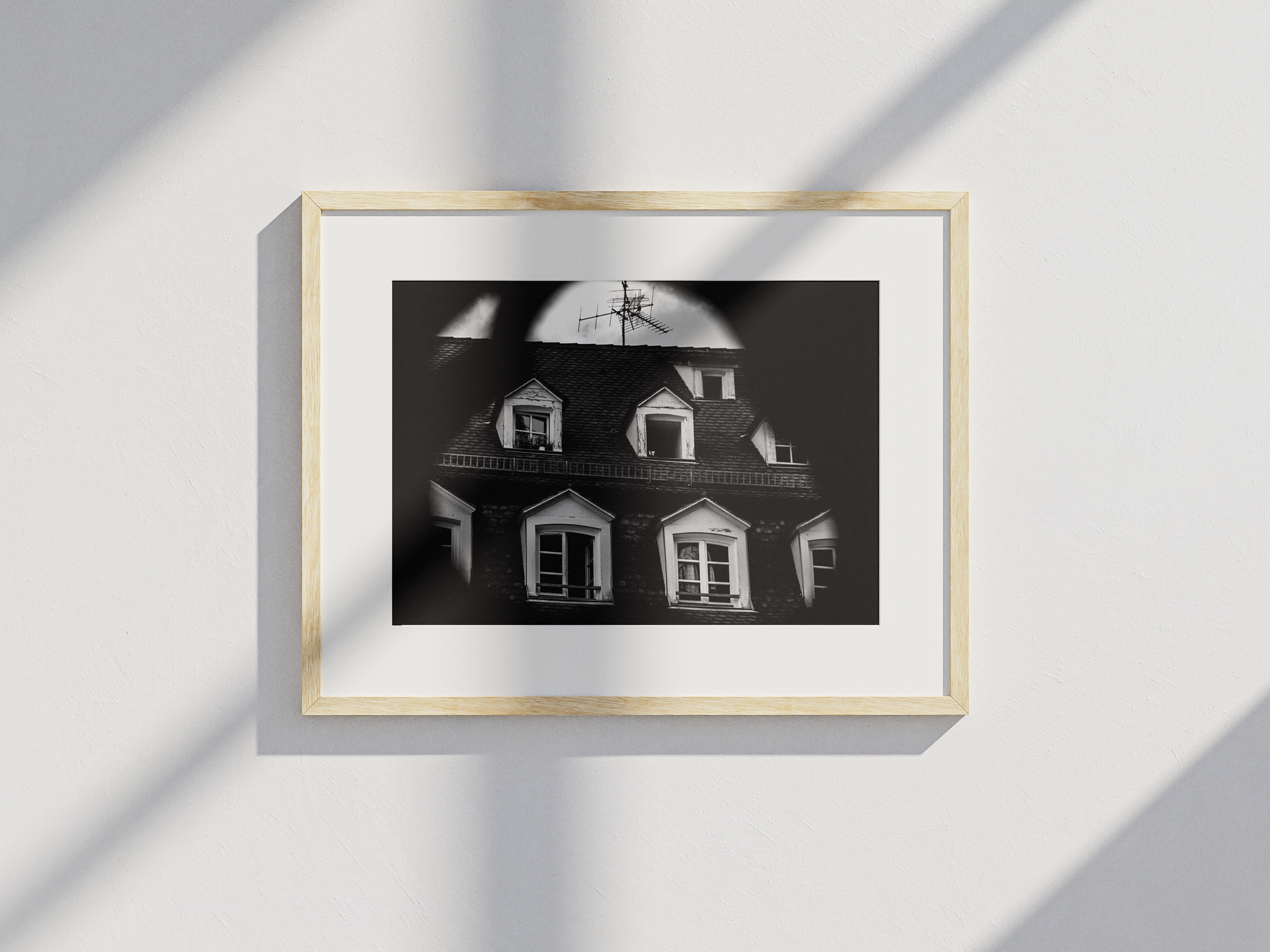 Tirage photo art Strasbourg - Toit alsacien & chemise à la fenêtre - Corentin GMT
