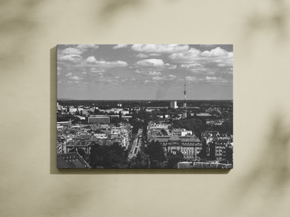 Vue aérienne de Strasbourg - tirage N&B sans cadre sur mur beige - Corentin GMT