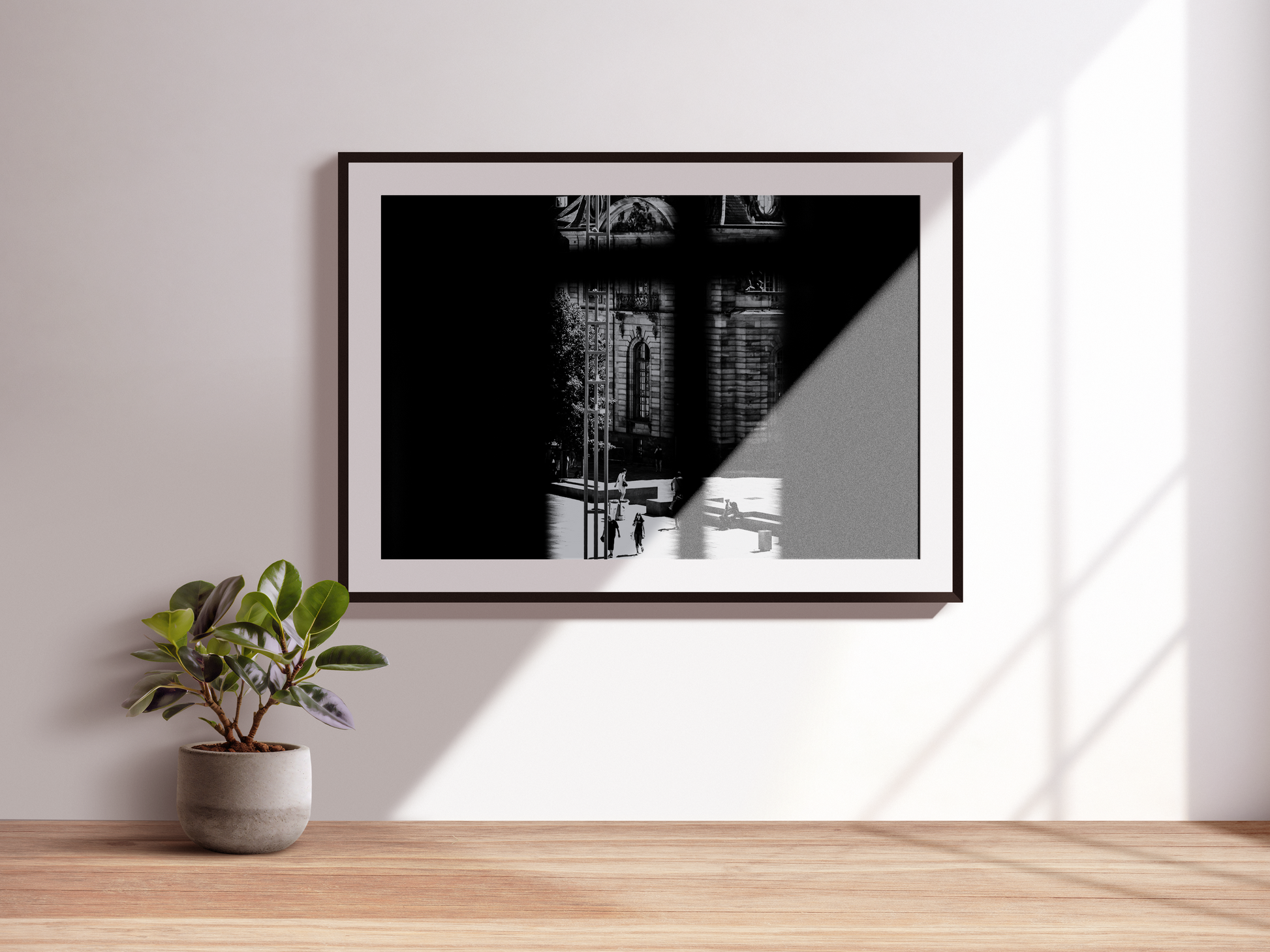 Tirage photo art Strasbourg - Scène de rue par la fenêtre - Corentin GMT