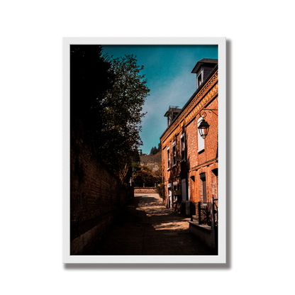 Ruelle pavée, Villequier - tirage couleur encadré blanc sur fond blanc - Corentin GMT